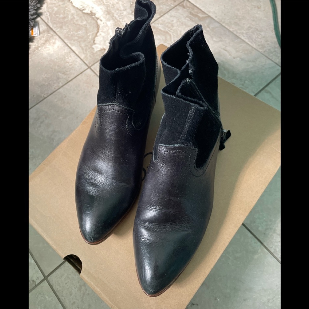 Frye Black Rubie Zip Boots size 7